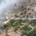 Incendio a Tordigliano, vicino alla sede stradale: lotta contro il tempo per spegnerlo /FOTO e VIDEO