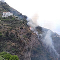  Incendio di Conca dei Marini: paura per dieci famiglie, evacuate abitazioni [FOTO-VIDEO]