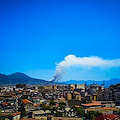 Incendio sul Vesuvio: colonna di fumo nero visibile anche da Napoli