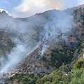 Incendio tra Tordigliano e Positano: fiamme minacciano la strada [FOTO-VIDEO]