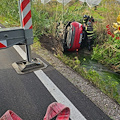 Incidente a Pontecagnano: auto si ribalta, alla guida donna incinta illesa /FOTO