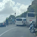 Incidente tra Positano e Vico Equense, coinvolti moto e pullman