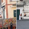 Inciviltà a Maiori, turisti si lavano nella fontana monumentale: sanzionati 