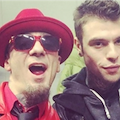 J-AX e Fedez arrestati con 28 grammi di cocaina nella macchina. La Bufala smascherata da tutto il web: chiuso il portale