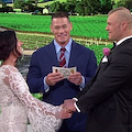 John Cena officia matrimonio in TV, per i neo sposi luna di miele in Costiera Amalfitana [VIDEO]