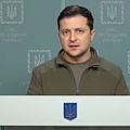 Kiev assediata, Zelensky: «Lasciati soli a combattere». Perché la NATO non può intervenire 