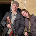 L'amore ai tempi della guerra, Yaryna e Sviatoslav sposi a Kiev: «Ora combatteremo per l'Ucraina»