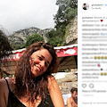 L'attrice Giulia Bevilacqua si rilassa a Positano, a settembre vi coronò il suo sogno d'amore