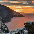 La Chiesa festeggia l'Immacolata Concezione della beata Vergine Maria. Meteo: poco nuvoloso, variabile. Good Morning Positano Notizie