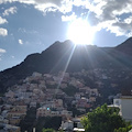 La Chiesa festeggia la Santissima Trinità. Meteo: soleggiato. Good Morning Amalficoast