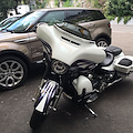 La CVO Street Glide Harley Davidson parcheggiata ad Amalfi