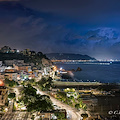 La natura incanta Vietri sul Mare: uno spettacolo di fulmini danzanti catturato da C.D.F. Photography /foto