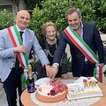 Le 100 candeline di nonna Carmela; festa grande fra Tramonti e Dugenta