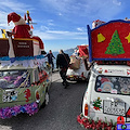 Le 500 Positano in allestimento "Natale" si trasformano in volano per attrarre turisti in Costiera Amalfitana /foto