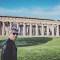 Ligabue in visita a Paestum in attesa del concerto al Palasele: «Bellezza che abbonda»