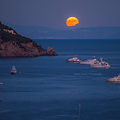 Lo spettacolo della "Superluna del cervo" a Positano negli scatti di Fabio Fusco [FOTO]