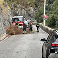 Maiori, caduta di rami sulla Statale Amalfitana in località Capo d'orso 