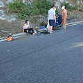 Maiori, incidente tra scooter sull’Amalfitana: donna ferita a una gamba [FOTO]