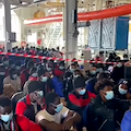 Migranti, la Geo Barents nel porto di Augusta: approdate 558 persone. Salvini: «Che il 2022 riporti dignità all'Italia»