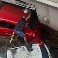 Monteforte Irpino rivive l'incubo dell'alluvione: fango invade strade, persone estratte dalle abitazioni allagate