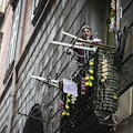 Napoli: neomelodico canta dal balcone e i vicini chiamano i Carabinieri