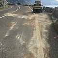 Olio sulla Statale a Positano, intervento immediato dell'Anas /FOTO