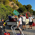 Ombrelloni lasciati abusivamente in spiaggia, blitz della polizia a Camerota 