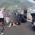 Passa col rosso, incidente tra scooter al porto di Maiori [FOTO]