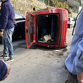 Paura a Minori: auto si ribalta sulla strada, donna al Pronto Soccorso [FOTO]