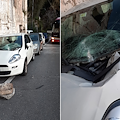 Paura a Positano, grosso masso cade su un’auto in sosta / FOTO