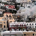 Paura a Positano per un improvviso incendio a Fornillo