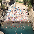 Pericolo caduta massi dopo l'incendio, chiusa la spiaggia del Fiordo di Furore [FOTO]