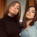 Perse la gamba per salvare l'amica: dopo 4 anni le cavesi Giulia e Chiara si laureano insieme