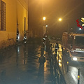 Piedimonte Matese, incendio nell'ex scuola materna: fiamme minacciano abitazioni vicine 