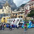 Positano accoglie la primavera con una festa in spiaggia organizzata dal Forum dei Giovani /foto