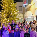 Positano, emozione e gioia per l'accensione dell'albero di Natale 