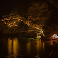 Positano si illumina col tricolore, mentre a Fornillo un atto di fede. Le foto di Fabio Fusco