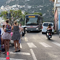 Positano, turisti costretti a raggiungere hotel a piedi. NCC non avevano pagato ticket ZTL: «Portale non funzionava!»