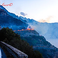 Positano: una corona di fuoco lungo la Statale, incendio a Tordigliano-Chiosse [FOTO e VIDEO]