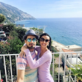 “Positano you have our heart”: gli attori indiani Sanaya Irani e Mohit Sehgal innamorati della Divina