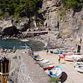 Praiano, chiusa spiaggia de "La Gavitella" per caduta calcinacci dal ristorante-lido