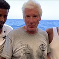 Processo Open Arms, Richard Gere testimone contro Salvini. Meloni attacca l'attore: «Cerca visibilità»