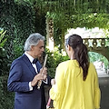 Ravello, Andrea Bocelli canta nell'eremo di Villa Cimbrone: «Qui avverto energia positiva» [FOTO-VIDEO]