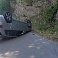 Ravello: auto si ribalta sulla SP1, illesa donna alla guida[FOTO]