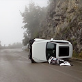 Ravello, suv si ribalta sulla strada della vergogna. Illesi occupanti [FOTO]