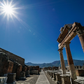 Riaprono gli scavi di Pompei: percorsi prestabiliti e turni da 40 persone