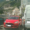 Riecco le "invasioni barbariche" sulle strade della Costa d'Amalfi. Troppi bus, traffico in tilt [FOTO]