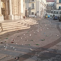 Rifiuti sul sagrato del Santuario di Cava: scatta la polemica dei cittadini 