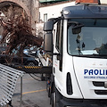 Rimossi con carro gru gli ultimi tronchi dalle spiagge di Amalfi e Atrani [FOTO]