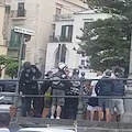 Rissa ad Amalfi: motociclisti tedeschi aggrediscono ausiliario del traffico, intervento dei Carabinieri [VIDEO]